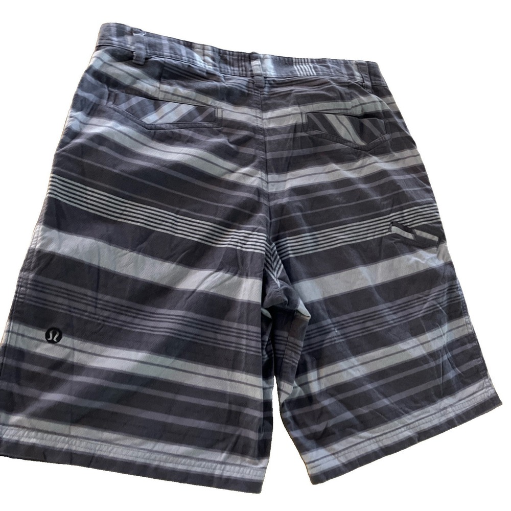 Lululemon Athletica Mens Chino Gray Stripes Shorts Size 36 Golf Causal Stretch